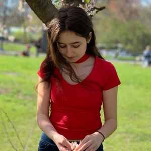 Meet your Posher, Hayley